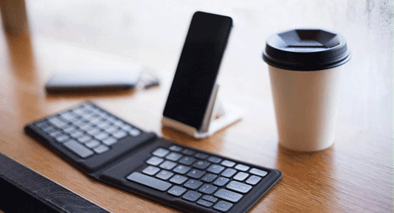 Kanex travel keyboard for smartphone